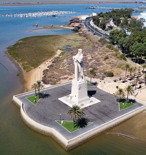 Monumento a la fe descubridora Colon Huelva en tamano mediano